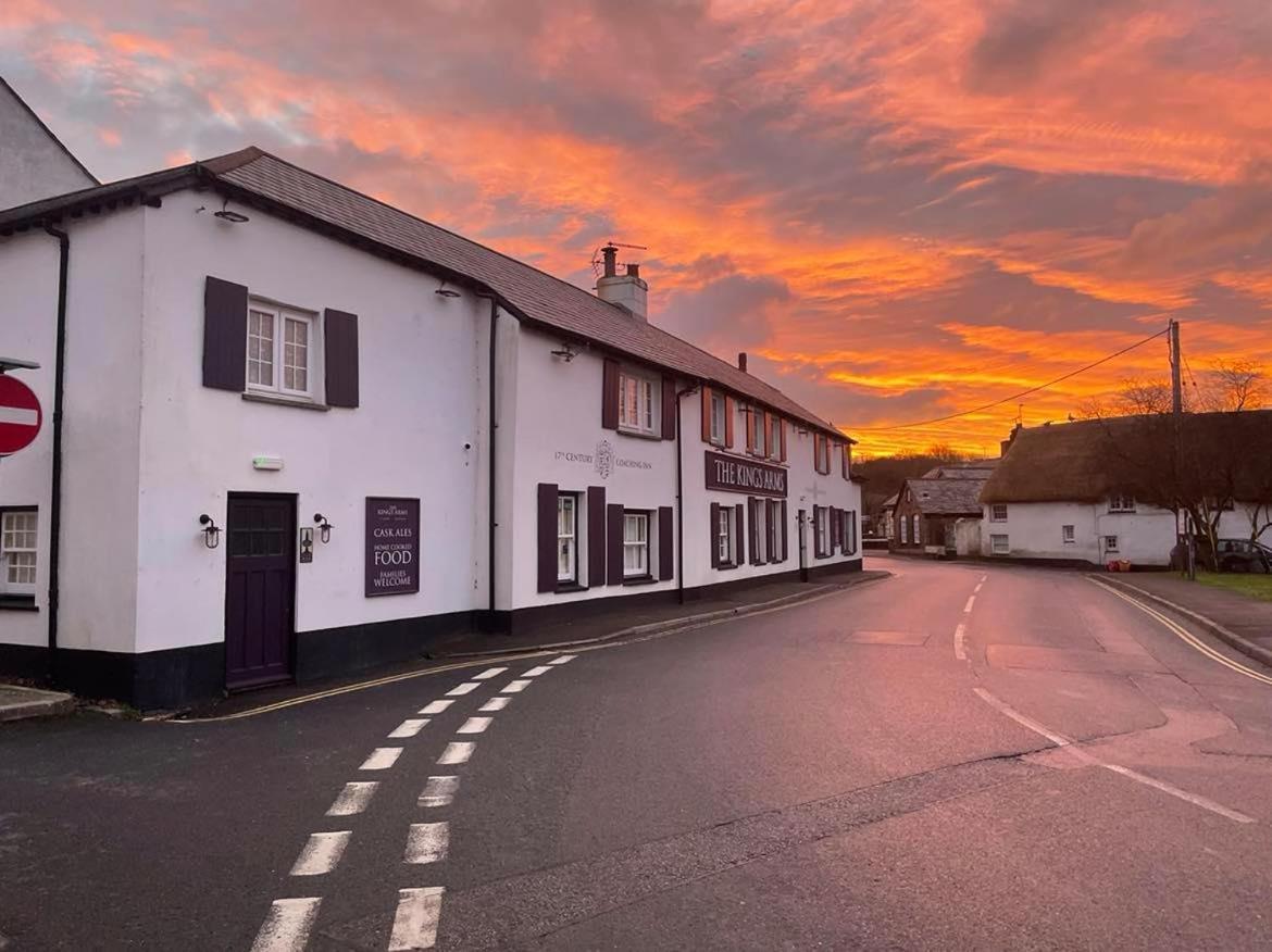 The Kings Arms Inn Stratton  Buitenkant foto